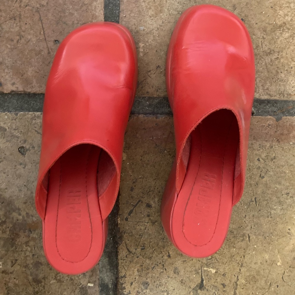 Red Camper Kaah Clogs